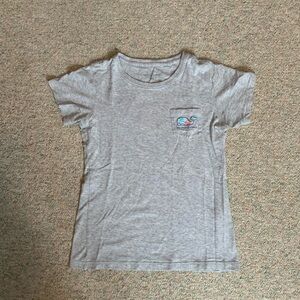 Women Vineyard Vine tshirt